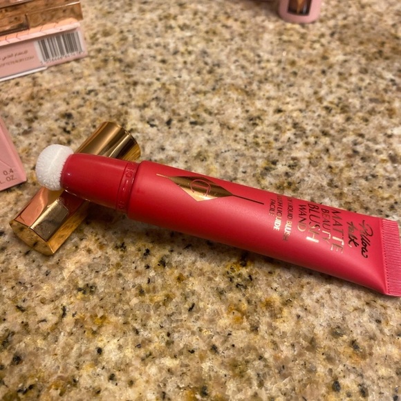 High End Makeup Bundle - Picture 5 of 8